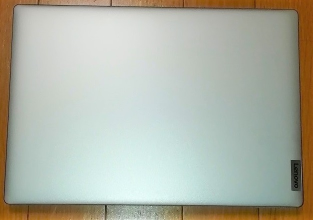 Lenovo ideapad slim 150はシルバー非光沢で見た目が美しい