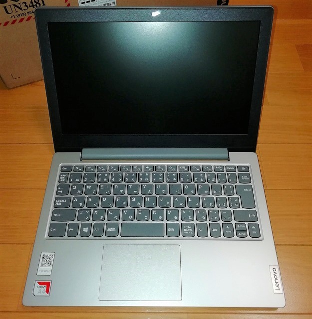 Lenovo ideapad slim150はシルバー非光沢で見た目が美しい