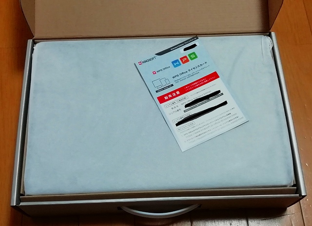 MUGA ストイックPC2の中身は本体、保証書、取扱説明書、電源ケーブルのみ