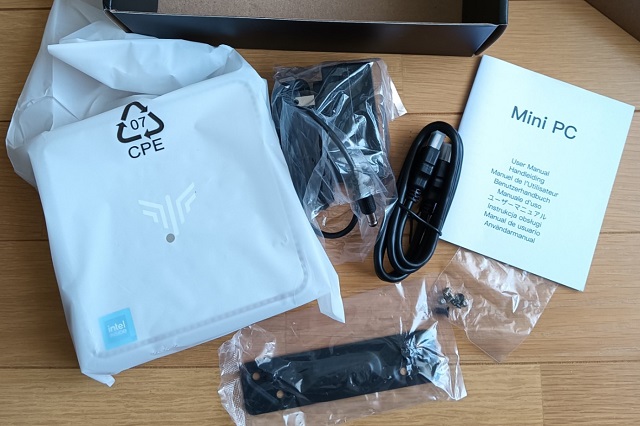 NiPoGiのミニPCの付属品